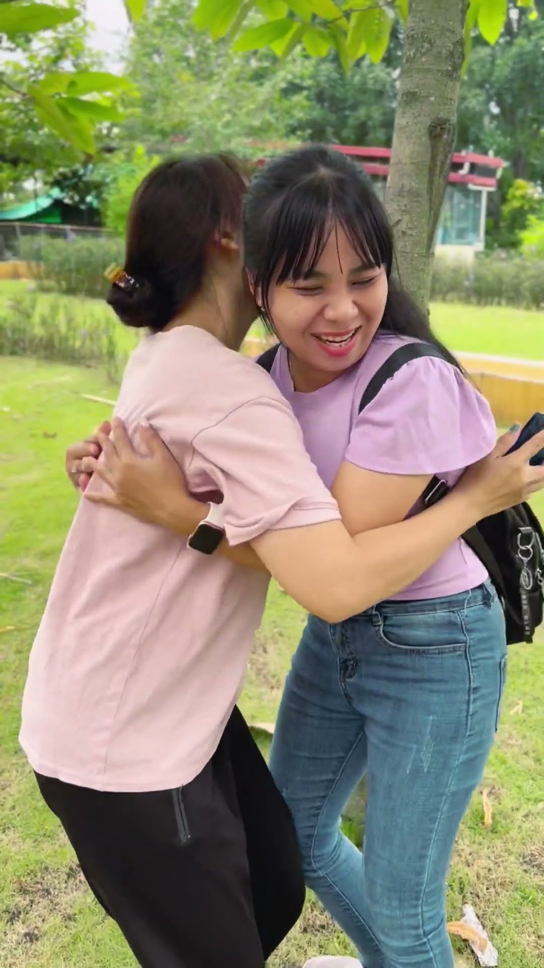 LNF - Linh Nhi là một cô gái tốt bụng || Broken phone and kind girl #shorts