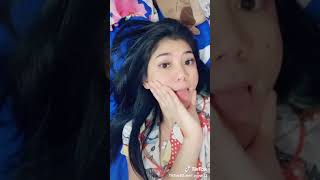 Cewek Cantik Ini Main Tiktok Sambil Tidur