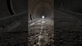 Страшновато, когда на изгибе не видно выходов. #tbilisi #georgia #railway #tunnel #horrorstories