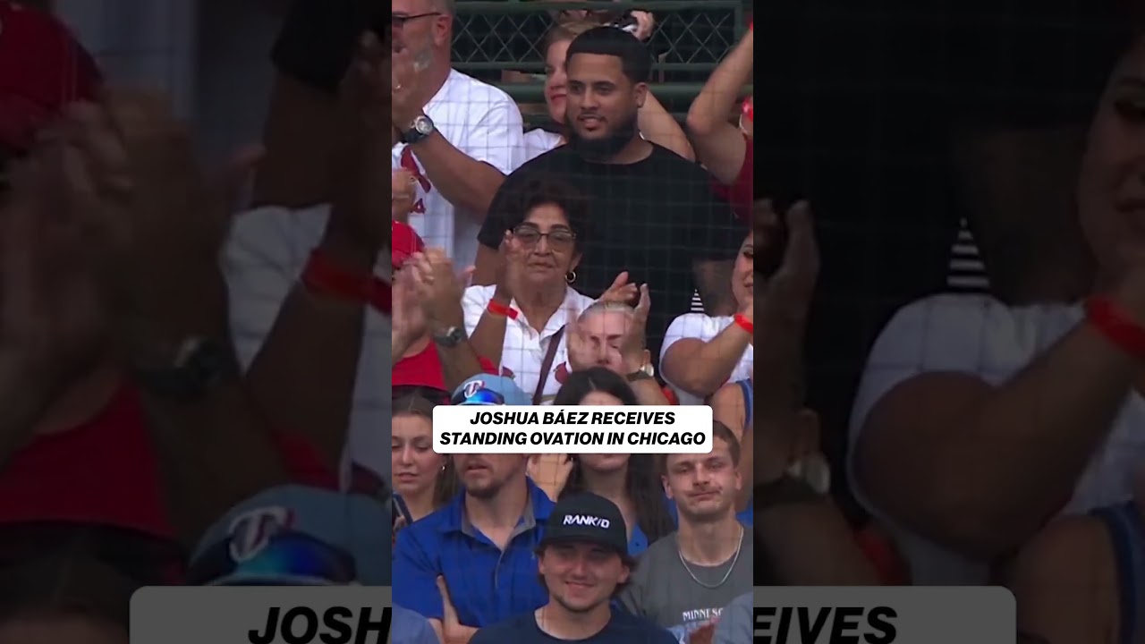 The fans at Wrigley Field applauded Joshua Báez after witnessing history 👏👏#MLB #Baseball #Cardinals