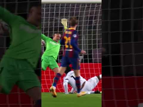 🧐 THIS ANGLE of Mckennie's VOLLEY vs Barcelona in the UCL🔝 #Shorts #Juventus