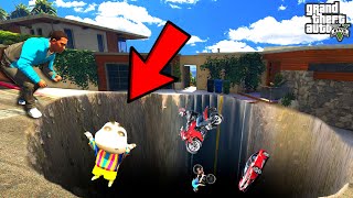 Franklin Found a MAGICAL HOLE Outside Franklin House in GTA 5 | SHINCHAN and CHOP