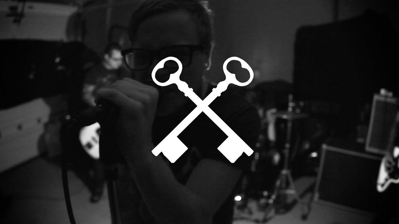 Guarda Hundredth - Hurt (Official Music Video) su YouTube Guarda Hundredth - Hurt (Official Music Video) su YouTube