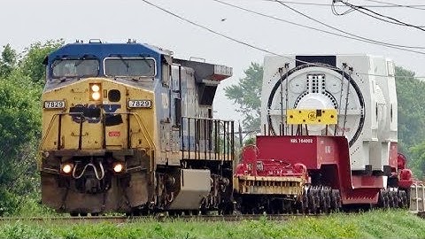 Ex CSX Dash 8 Pulls Giant Turbine on CSX Tracks 4K