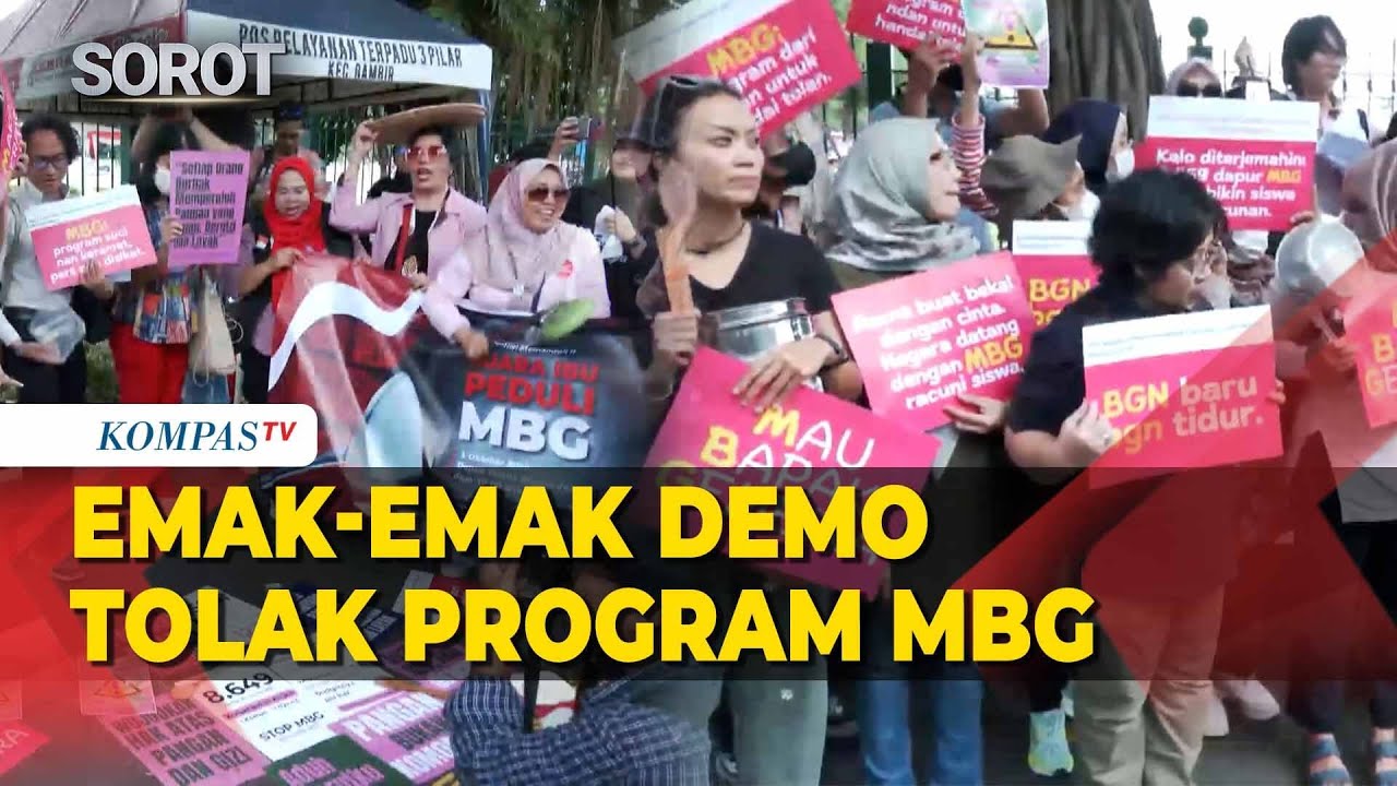 Bawa Alat Dapur, Emak-Emak Demo Tolak Program MBG di Monas