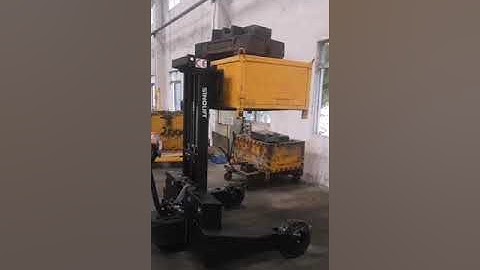 WS13 Rough terrain pallet stacker with 1300kg load capacity, 3000mm lifitng height adjustable fork