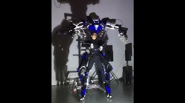 Look at this huge Exoskeleton #Japanese innovation lab Skeletonics