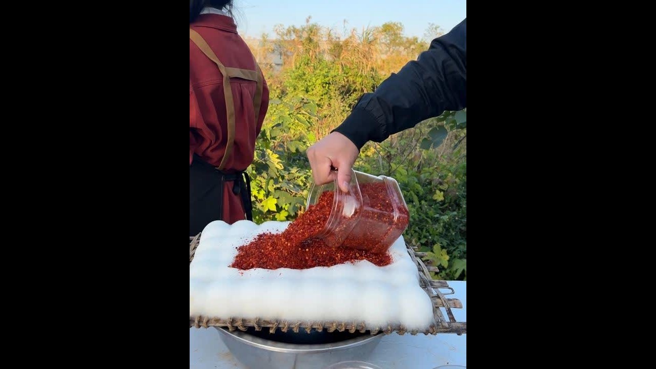 大叔真是比较能吃辣#霉豆腐 #下饭菜 #豆腐乳