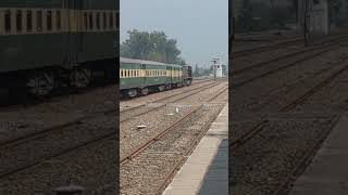 Melodious whistles of HGMU 30 locomotive of Pakistan #railtrack #railway #train #railwaycontent