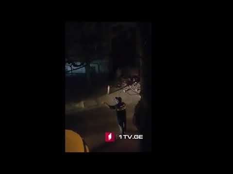 ზურაბ ჭავჭავაძის ქუჩაზე აივანი ჩამოინგრა