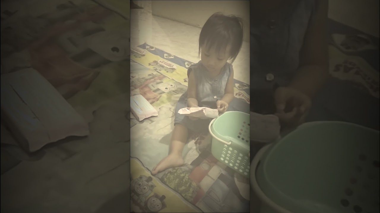 Tingkah anak kecil lucu.. 