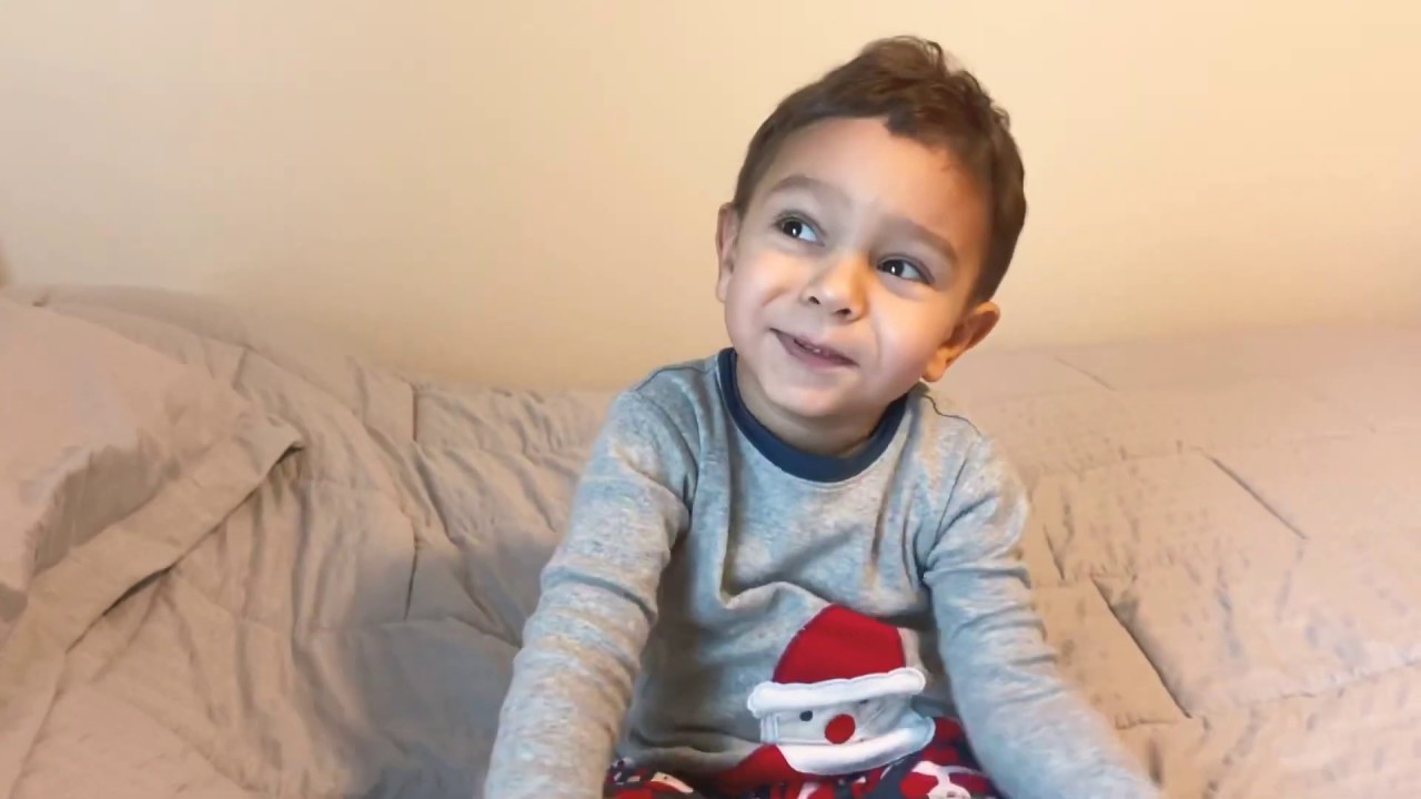 2 yr old sings Jingle Bells - surprise ending! Just try not to laugh ...