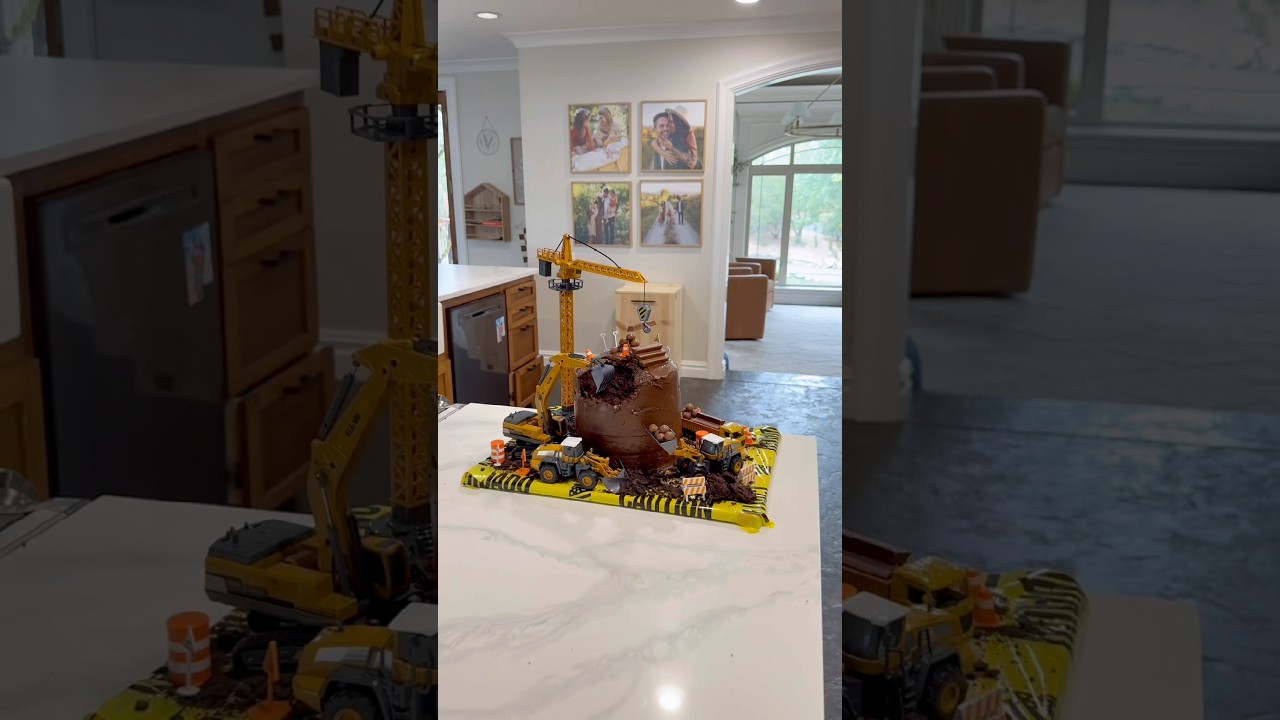 If you’re looking for a fun, super simple cake to make for a kids, you should try this one!! 