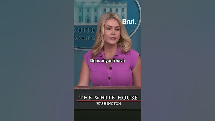 Karoline Leavitt ignores reporters after asking if the press had questions