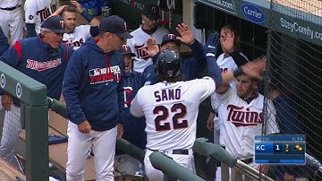 KC@MIN: Twins rally for six runs in the 7th inning