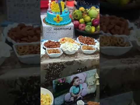 الليلة عيدو هالحلو إنه يحمل حرفين من اسمي وثلاثين قلبا مني حبيبي علي