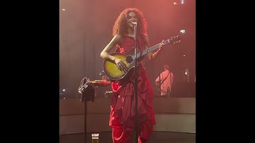 Olivia Dean NEW SONG 2024 - “Touching Toes”, live at Eventim Apollo London, Night 1 03/05/2024