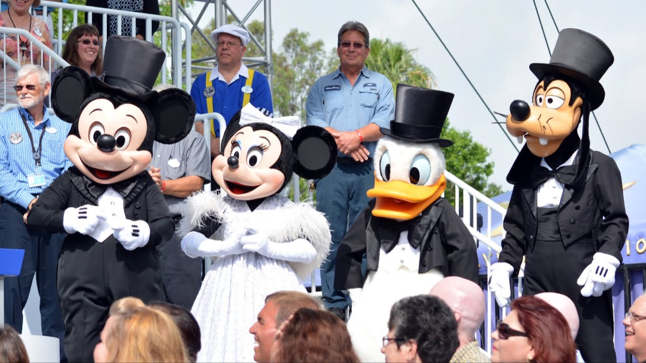 Церемония повторного открытия 25-летнего юбилея студии Disney Hollywood с Микки, Минни, Дональдом...