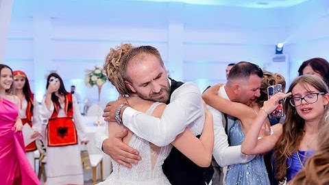 Emocionuese: Vellai surprizon Motren diten e Dasmes! Kthehet pas 6 vitesh nga Amerika