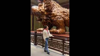 AmazingChina: Lion Carved from One Redwood Tree (14.6 meters long, 5 meters high)