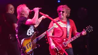 Sammy Hagar and the Circle (Fallsview Casino) - Can&#39;t Drive 55