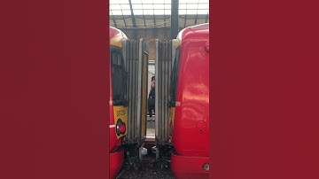 Two class 387s coupling at Brighton #shorts #train #railway #trainspoting