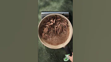 Почему мясо выделяет много жидкости при жарке?