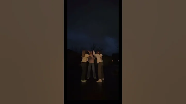 I wanna dance in the dark