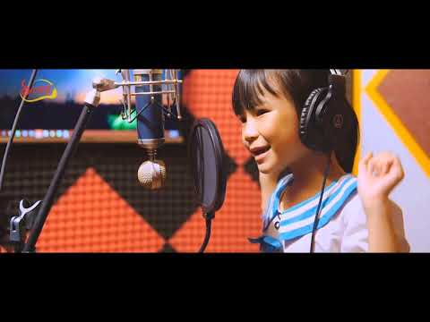 Video Em vào lớp 1 - Nhạc thiếu nhi hay nhất | Bé Thùy Dương - YouTube