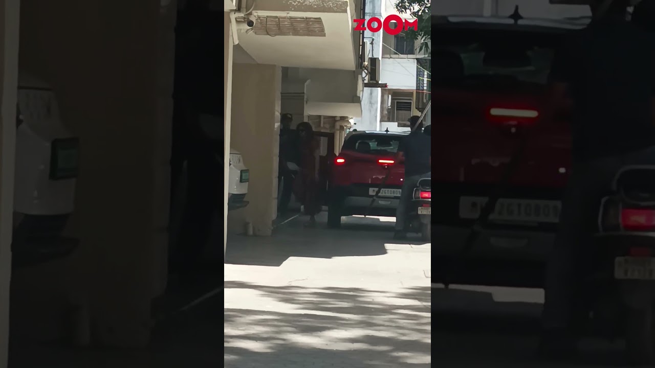 Urmila Matondkar Spotted Stepping Out of Her van | #shorts #urmilamatondkar