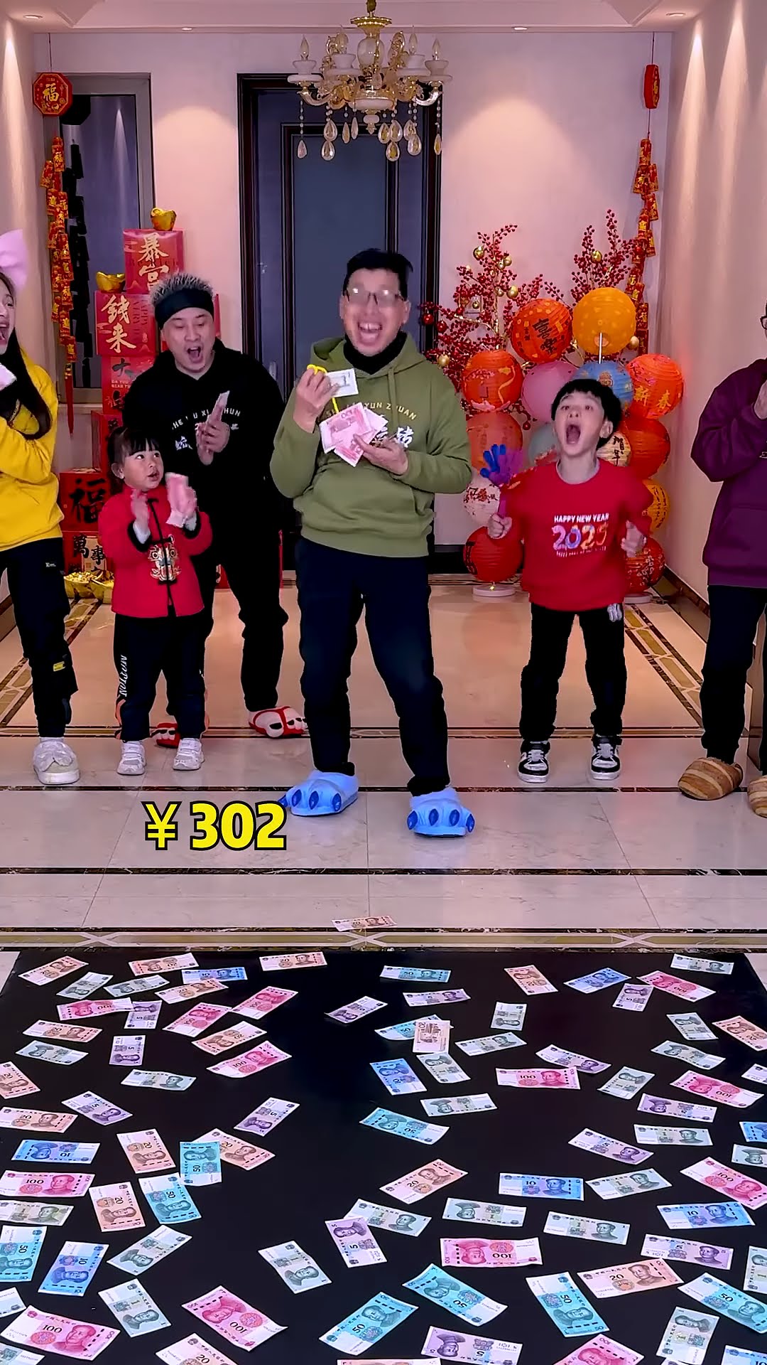 New Year's Game, Sticky Money Challenge! How Much Can You Get?#Funnyfamily#Partygames#Shorts