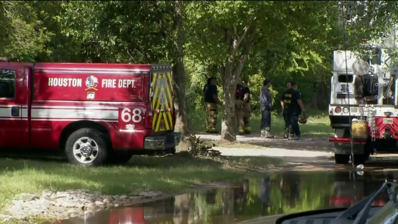 2 adults, 2 children found dead in burning home - YouTube
