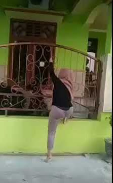 Story WA Lucu - Celananya sobek