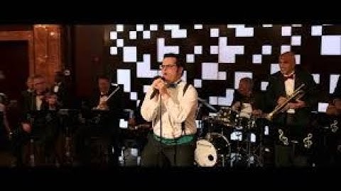 Josh Gad Singing 