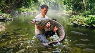Traditional Fishing Skills: Catching Fresh Fish and Cooking by the Riverbank