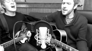 Miniatura de vídeo de "Adam & Alex Lipinski 'I Wanna Hold Your Hand' (The Beatles)"