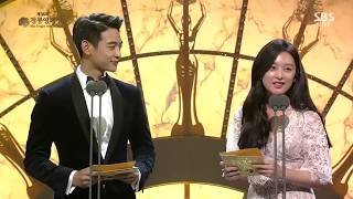 [ENG SUB] Kim Ji Won PERFECT AEGYO at Blue Dragon Film Awards 2017
