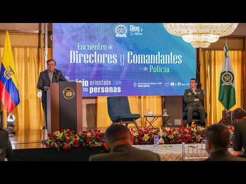 Presidente Petro durante el encuentro con los Directores y Comandantes de la Policía Nacional