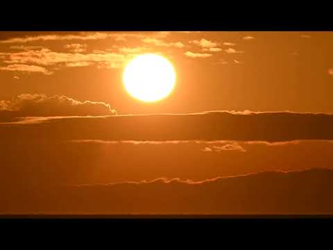 2025年10月1日、鋸南町竜島なぎさおおはしからの夕陽
