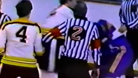Reg Fleming vs Wayne Cashman Mar 21, 1971