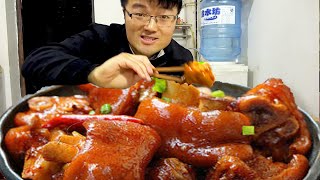 Big sao80 yuan bought 4kg of pig trotters  cut large pieces and marinated them with secret sauce  a