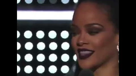 Time #Rihanna curved #Drake on stage at the MTV Video Music Awards??? 👀🤣😂😂💯💥