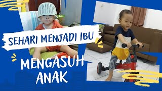 Sehari menjadi ibu, mengasuh anak.