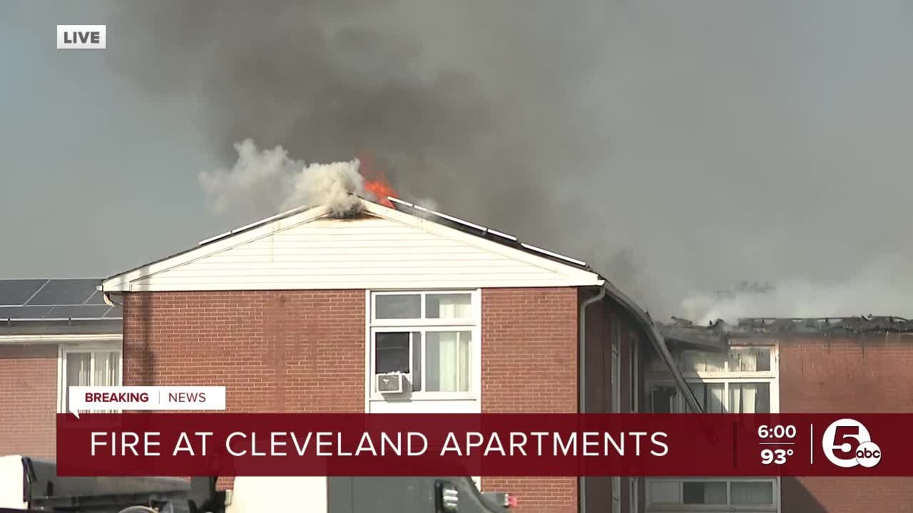 Crews battle apartment fire - YouTube