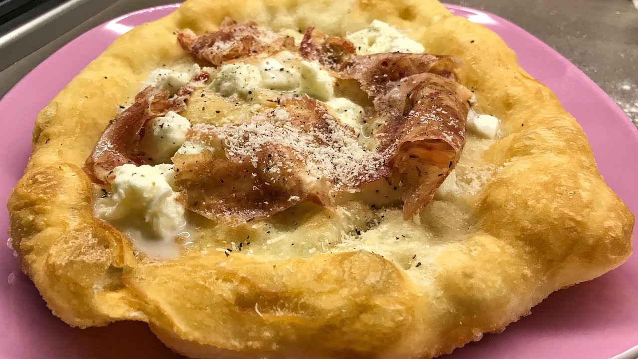 Pizza Fritta versione chiusa (calzone fritto) e Aperta (Montanara