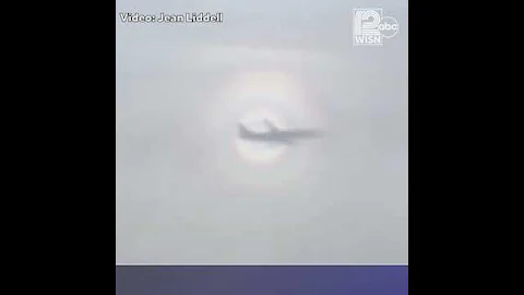Airline Passenger Records Optical Phenomena on Approach to Milwaukee