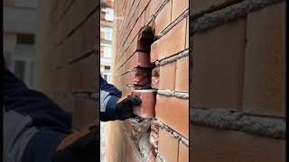 Котёнок застрял в стене на 3 метра! Разбирали 2 часа 😱🐱