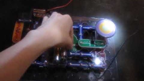 Snap Circuits Light | Project 56: Motor Strobe Effects (SEIZURE WARNING)