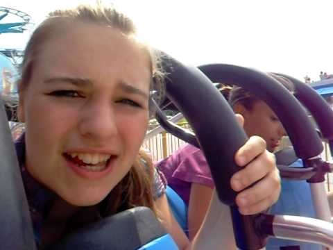 Vicky und Alina in Action - Movie Park 2O1O - Part 1