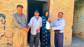 Download Lagu An old man helps a homeless mother and her child find hope in despair. MP3 Download Lagu An old man helps a homeless mother and her child find hope in despair. MP3